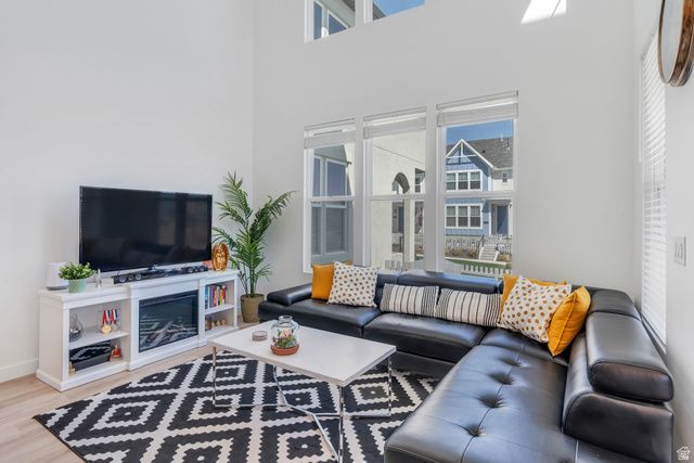 11607 S DORIAN DR, South Jordan, UT 84009