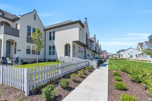 11607 S DORIAN DR, South Jordan, UT 84009