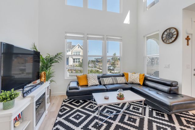 11607 S DORIAN DR, South Jordan, UT 84009