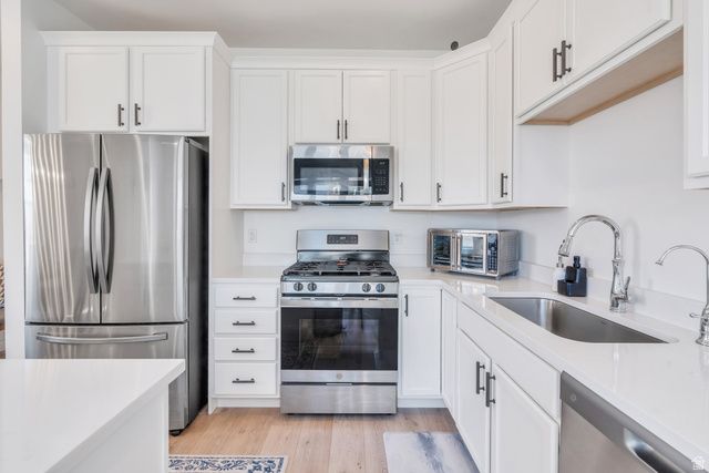 11607 S DORIAN DR, South Jordan, UT 84009