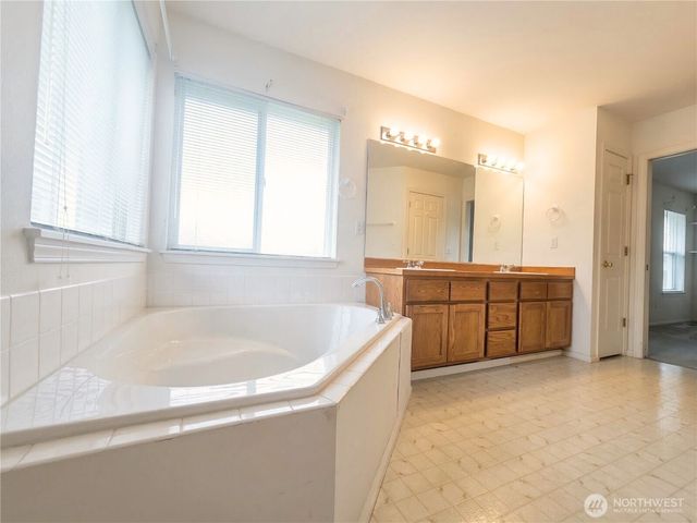 2727 180th Street E, Tacoma, WA 98445