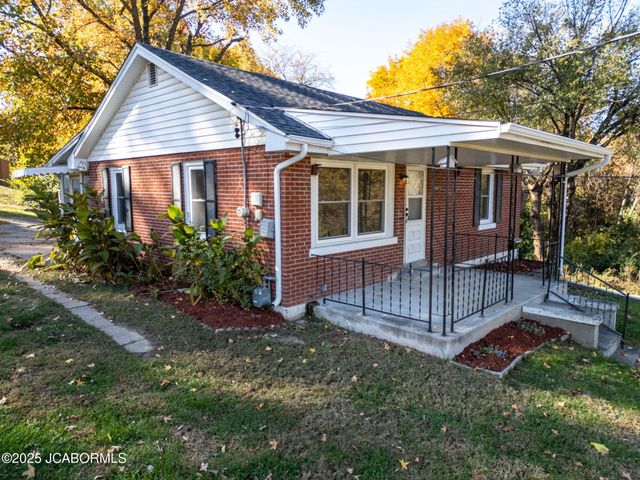 1009 INDIANA AVENUE, Jefferson City, MO 65109