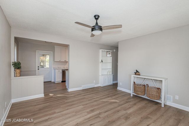 1009 INDIANA AVENUE, Jefferson City, MO 65109