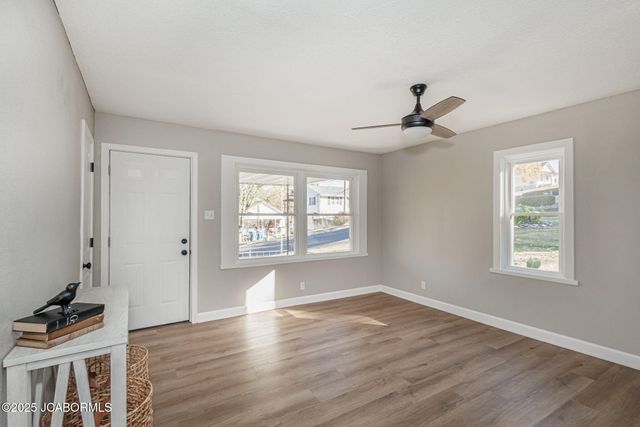 1009 INDIANA AVENUE, Jefferson City, MO 65109