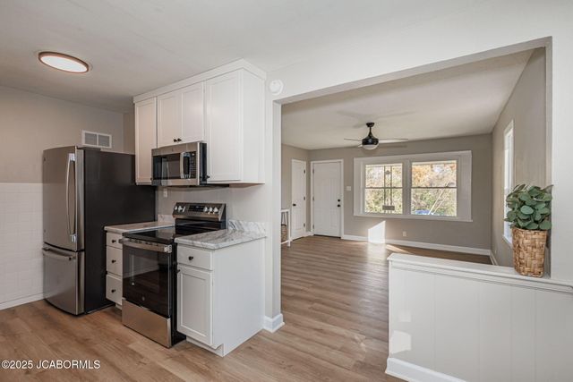 1009 INDIANA AVENUE, Jefferson City, MO 65109