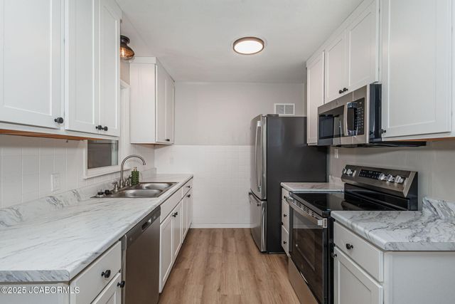 1009 INDIANA AVENUE, Jefferson City, MO 65109