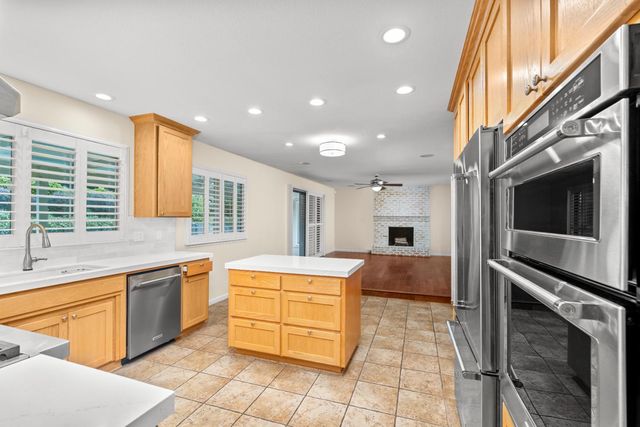 2219 Candlewood Pl, Riverbank, CA 95367