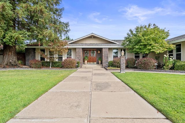 2219 Candlewood Pl, Riverbank, CA 95367