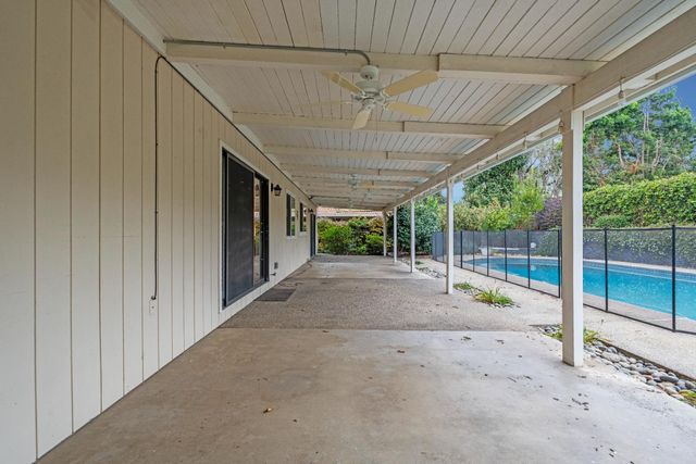 2219 Candlewood Pl, Riverbank, CA 95367