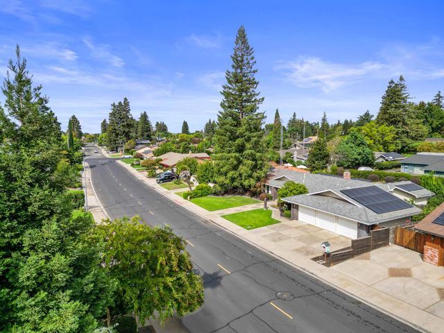 2219 Candlewood Pl, Riverbank, CA 95367