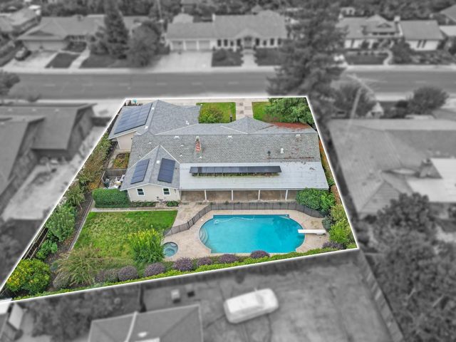 2219 Candlewood Pl, Riverbank, CA 95367