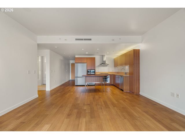 836 S CURRY St 706, Portland, OR 97239