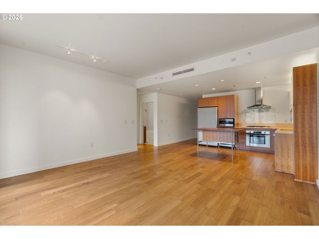 836 S CURRY St 706, Portland, OR 97239