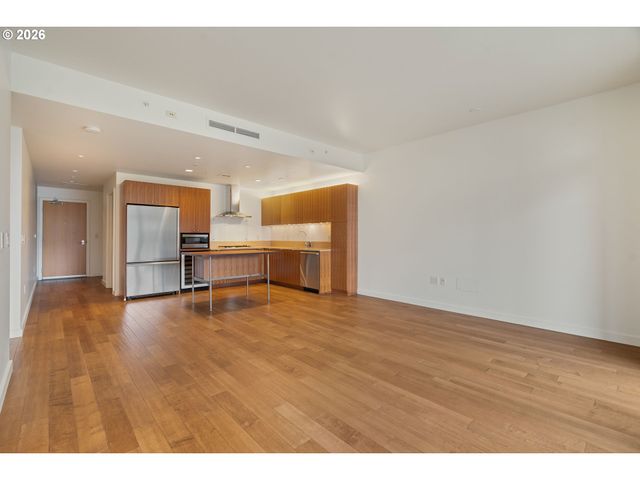 836 S CURRY St 706, Portland, OR 97239