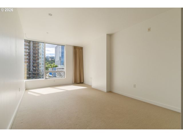 836 S CURRY St 706, Portland, OR 97239