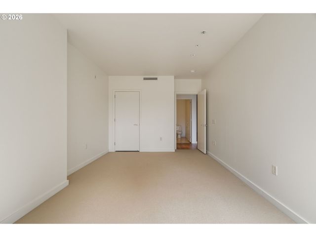 836 S CURRY St 706, Portland, OR 97239