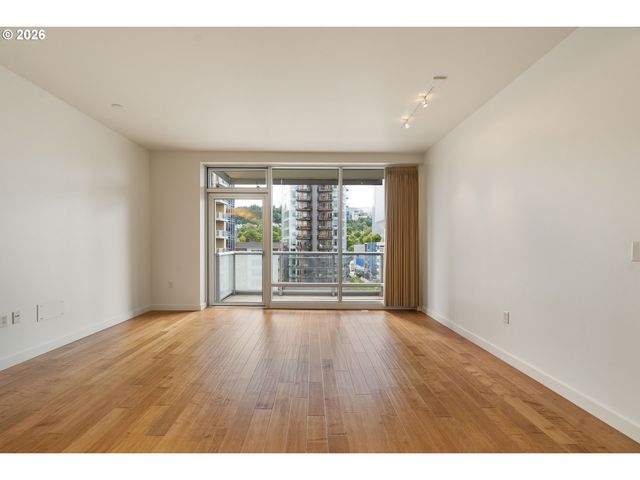 836 S CURRY St 706, Portland, OR 97239