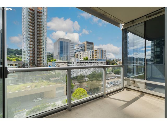 836 S CURRY St 706, Portland, OR 97239