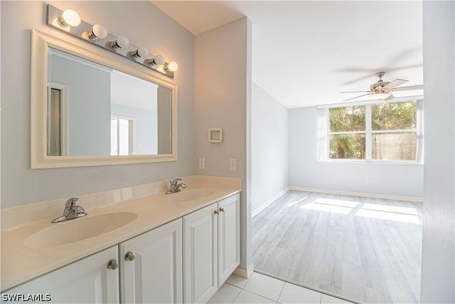 290 Naples Cove DR 2204, Naples, FL 34110