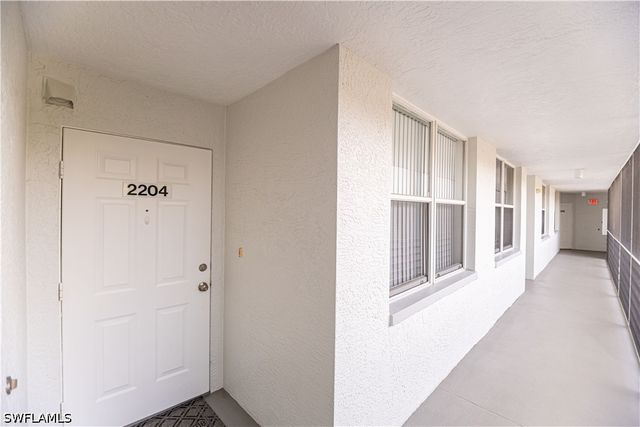 290 Naples Cove DR 2204, Naples, FL 34110