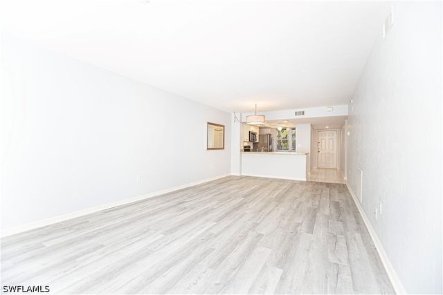 290 Naples Cove DR 2204, Naples, FL 34110