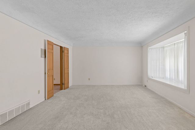 2850 Volquardsen Avenue, Davenport, IA 52804