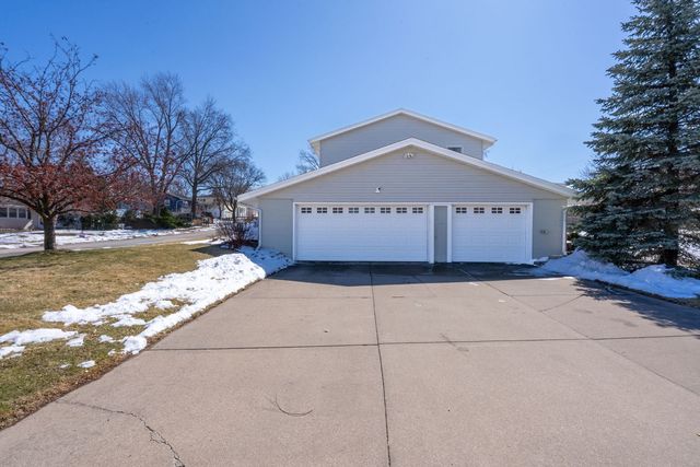 2850 Volquardsen Avenue, Davenport, IA 52804