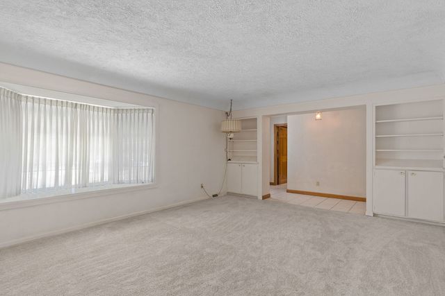 2850 Volquardsen Avenue, Davenport, IA 52804