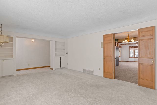 2850 Volquardsen Avenue, Davenport, IA 52804