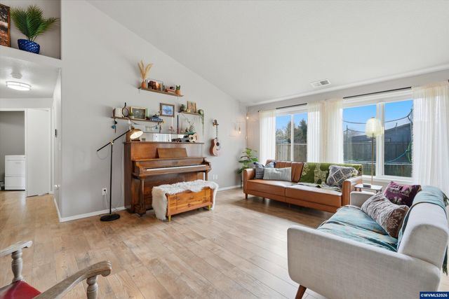 3422 NE Harvest Dr Dr, Mcminnville, OR 97128