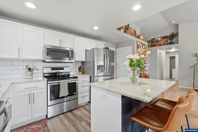 3422 NE Harvest Dr Dr, Mcminnville, OR 97128