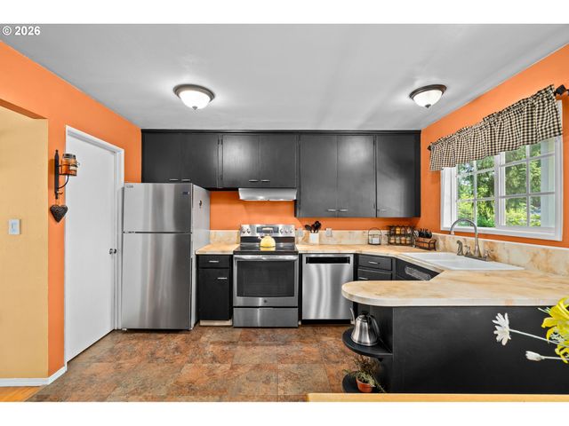 12115 Sw FAIRCREST St, Portland, OR 97225