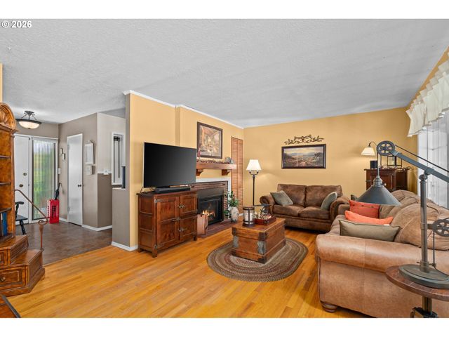 12115 Sw FAIRCREST St, Portland, OR 97225