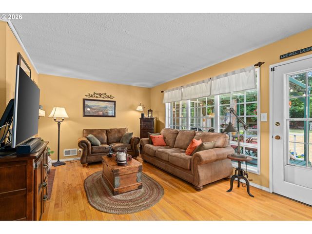 12115 Sw FAIRCREST St, Portland, OR 97225