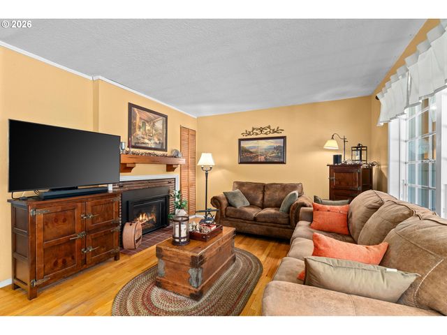 12115 Sw FAIRCREST St, Portland, OR 97225