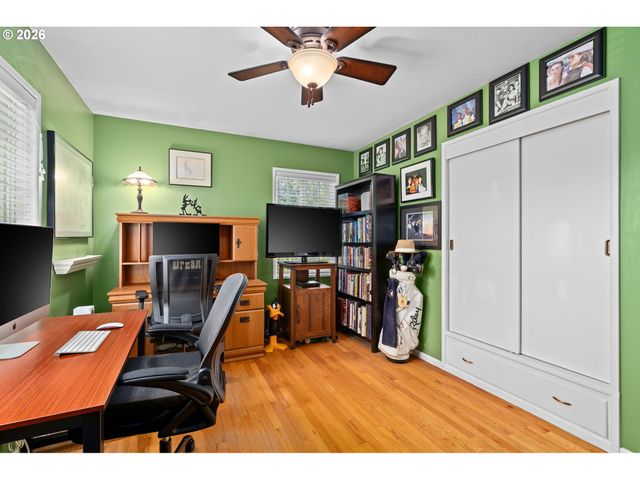 12115 Sw FAIRCREST St, Portland, OR 97225