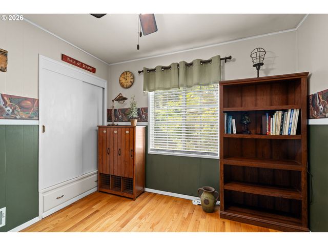 12115 Sw FAIRCREST St, Portland, OR 97225
