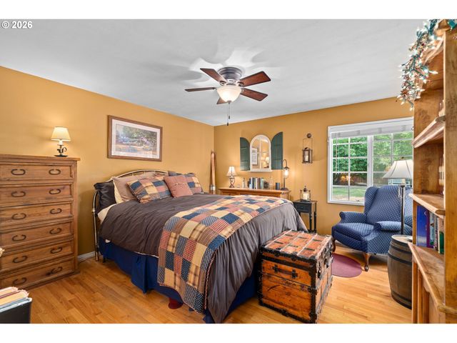 12115 Sw FAIRCREST St, Portland, OR 97225