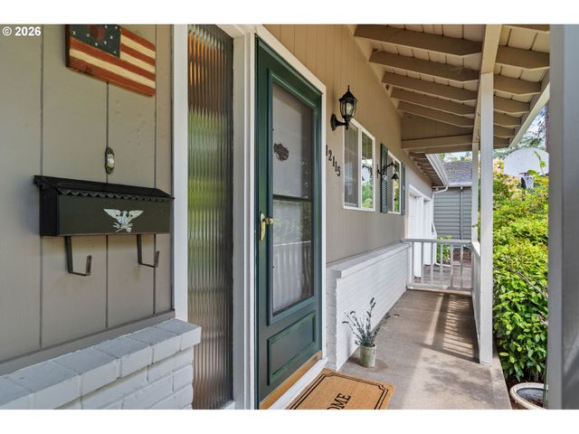 12115 Sw FAIRCREST St, Portland, OR 97225