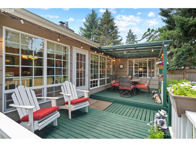 12115 Sw FAIRCREST St, Portland, OR 97225