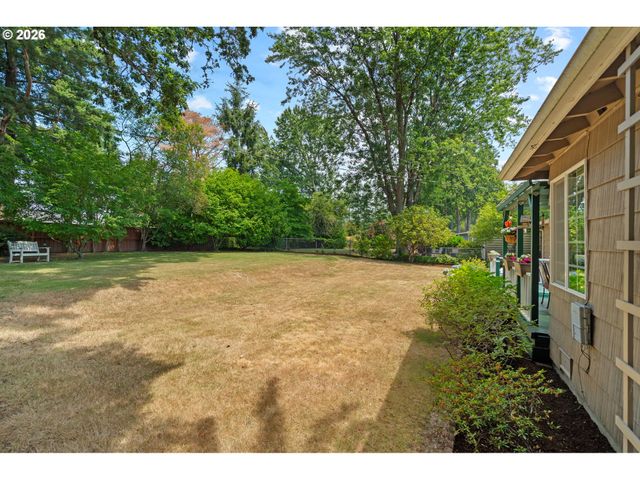 12115 Sw FAIRCREST St, Portland, OR 97225