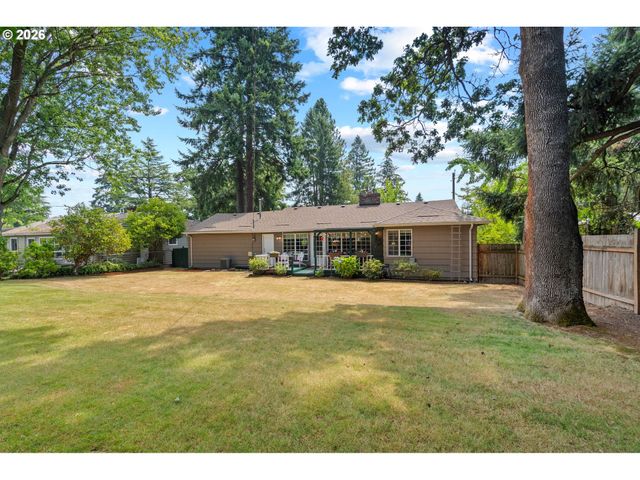 12115 Sw FAIRCREST St, Portland, OR 97225