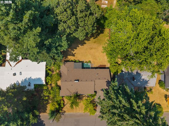 12115 Sw FAIRCREST St, Portland, OR 97225