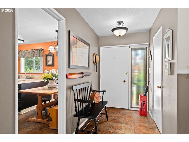 12115 Sw FAIRCREST St, Portland, OR 97225