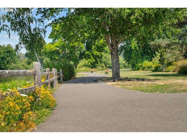 12115 Sw FAIRCREST St, Portland, OR 97225
