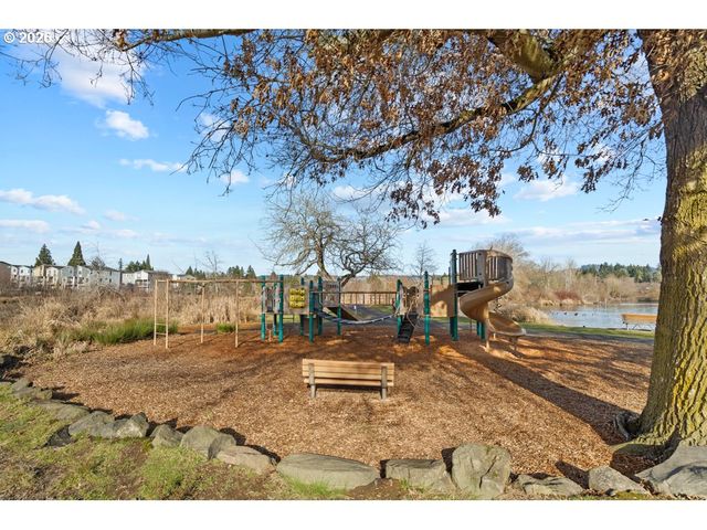 12115 Sw FAIRCREST St, Portland, OR 97225