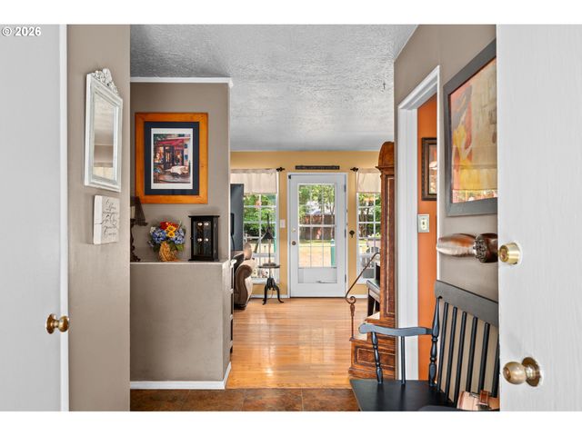 12115 Sw FAIRCREST St, Portland, OR 97225