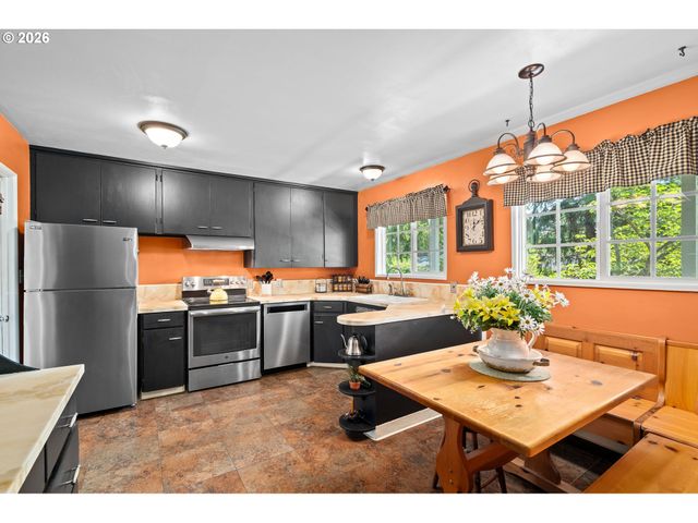 12115 Sw FAIRCREST St, Portland, OR 97225