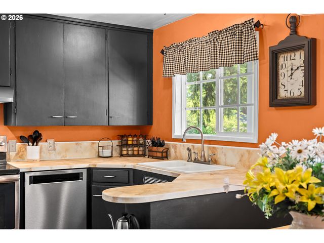 12115 Sw FAIRCREST St, Portland, OR 97225