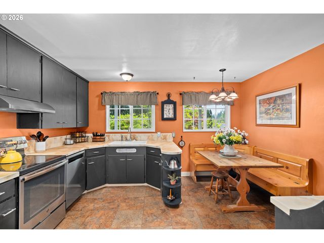 12115 Sw FAIRCREST St, Portland, OR 97225